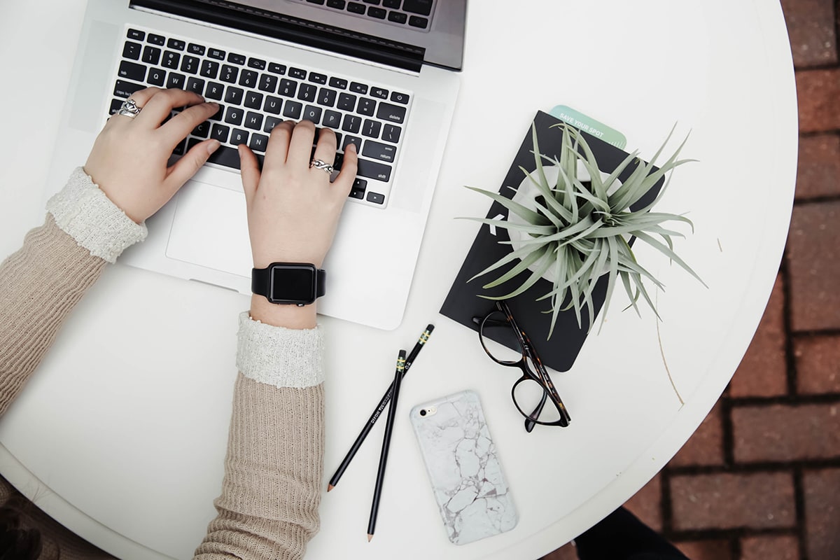 A female college student does data entry work