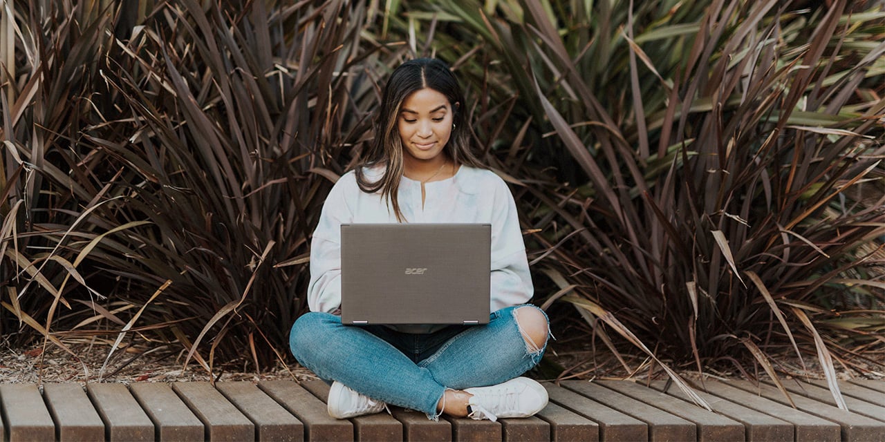 Both platforms offer tons of earning potential. Here's a guide to help you choose the right one to start with.